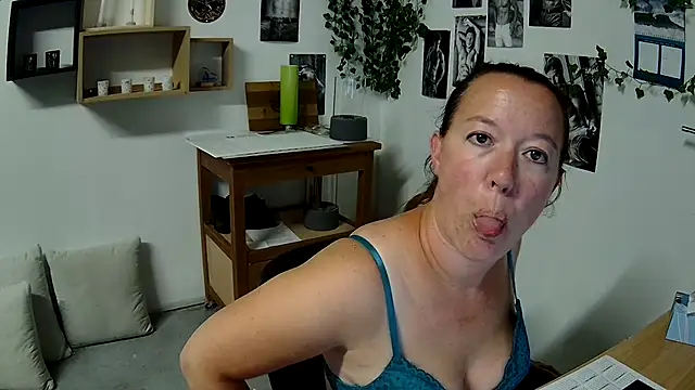 AnyaKreyxh online show from 09/15/25, 05:24