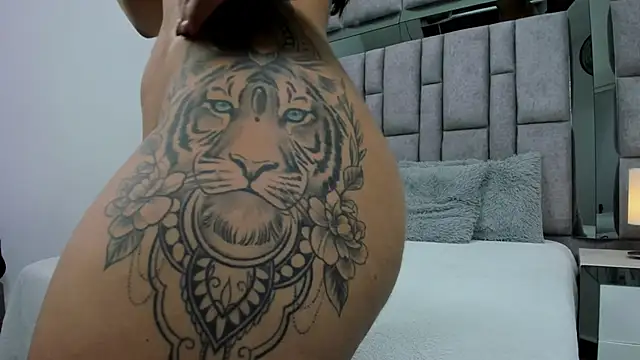 EMMAHILL1 online show from 11/14/25, 11:25