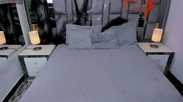 EMMAHILL1 online show from 10/31/25, 11:51