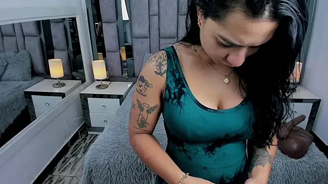 EMMAHILL1 online show from 04/09/26, 11:16