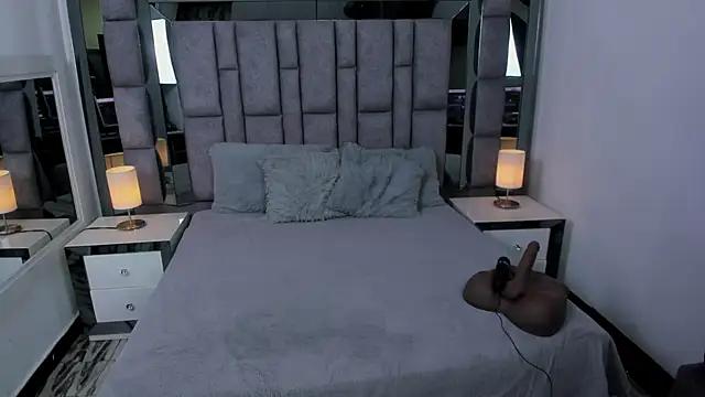 EMMAHILL1 online show from 11/10/25, 11:15