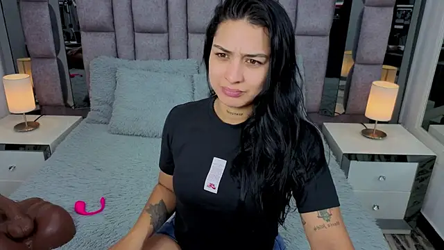 EMMAHILL1 online show from 04/04/26, 12:34