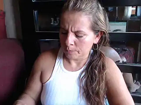 Snapshot of DevoraAmateur chatting on 01/22/25, 07:34 DevoraAmateur online show from 01/22/25, 07:34