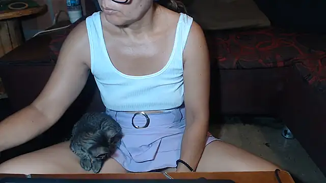 Snapshot of DevoraAmateur chatting on 06/25/26, 12:10 DevoraAmateur online show from 06/25/26, 12:10