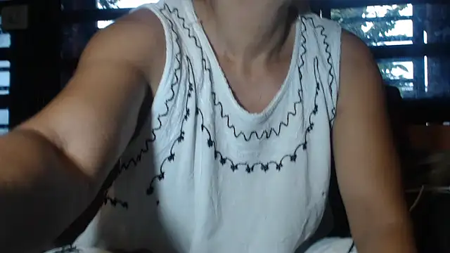 Snapshot of DevoraAmateur chatting on 07/23/26, 12:57 DevoraAmateur online show from 07/23/26, 12:57