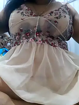 Snapshot of chubby_wife chatting on 03/10/25, 07:07 chubby wife online show from 03/10/25, 07:07