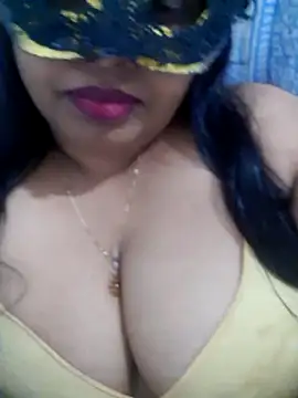 Snapshot of chubby_wife chatting on 09/19/25, 04:33 chubby wife online show from 09/19/25, 04:33