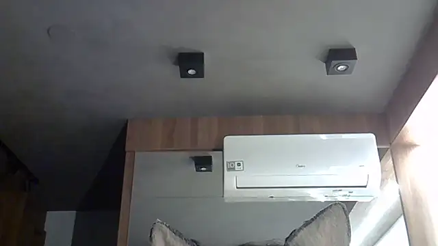 Snapshot of Skinny-Kitten chatting on 10/13/25, 02:35 Skinny-Kitten online show from 10/13/25, 02:35