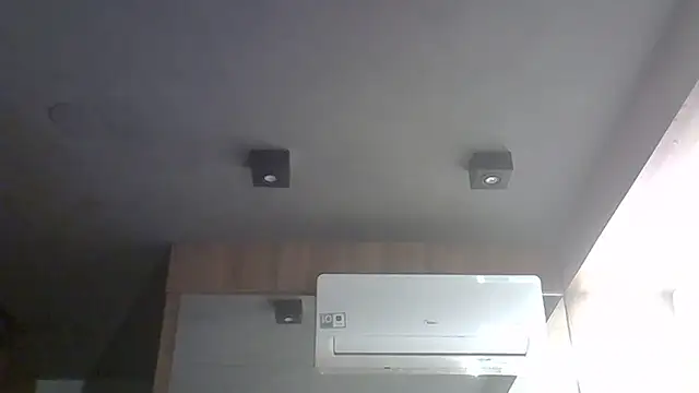 Snapshot of Skinny-Kitten chatting on 11/20/25, 02:01 Skinny-Kitten online show from 11/20/25, 02:01