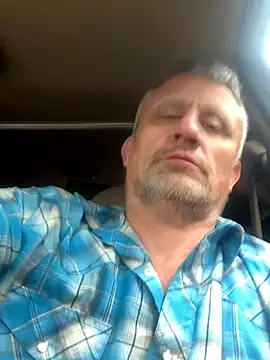 Snapshot of prekumstud chatting on 12/15/25, 09:31 prekumstud online show from 12/15/25, 09:31