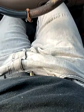 Snapshot of prekumstud chatting on 10/04/25, 12:23 prekumstud online show from 10/04/25, 12:23