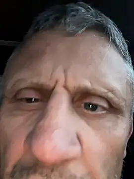 Snapshot of prekumstud chatting on 11/18/25, 12:37 prekumstud online show from 11/18/25, 12:37