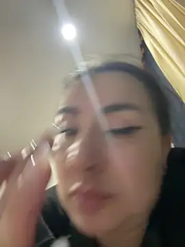 Abril Luv online show from 11/15/25, 11:53