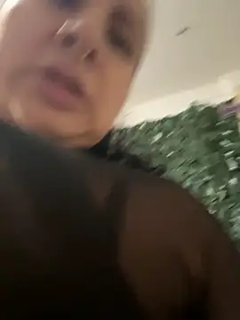 Abril Luv online show from 11/24/25, 12:38