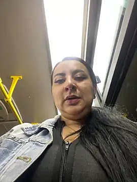 Abril Luv online show from 10/18/25, 12:45