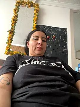 Abril Luv online show from 10/18/25, 12:51