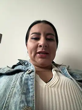 Abril Luv online show from 06/27/26, 11:16
