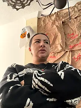 Abril Luv online show from 10/27/25, 01:34