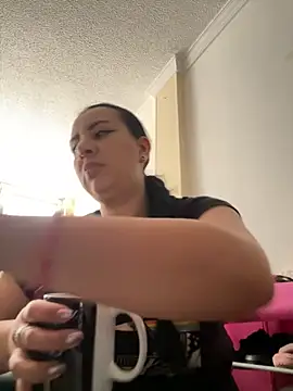 Abril Luv online show from 11/18/25, 01:03