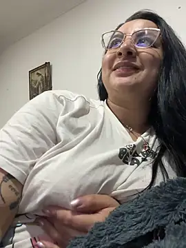 Abril Luv online show from 11/20/25, 01:28