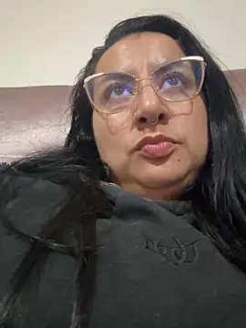 Abril Luv online show from 11/28/25, 02:12