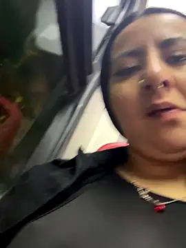 Abril Luv online show from 10/22/25, 01:05