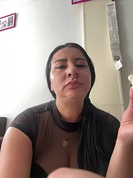 Abril Luv online show from 07/06/26, 02:02
