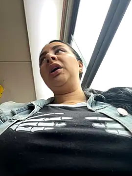 Abril Luv online show from 10/23/25, 12:04