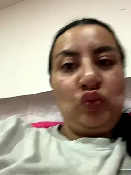 Abril Luv online show from 11/04/25, 02:37