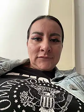 Abril Luv online show from 02/11/26, 01:44