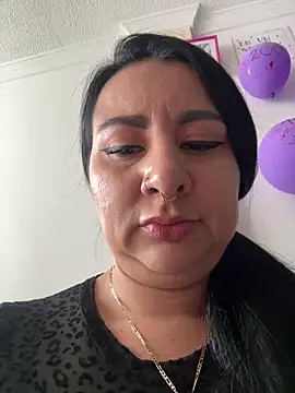 Abril Luv online show from 05/13/26, 01:18