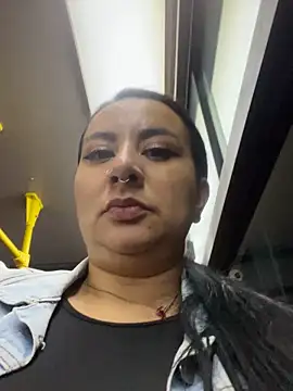 Abril Luv online show from 10/15/25, 01:04