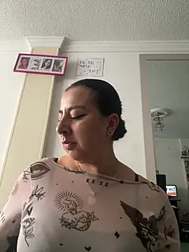 Abril Luv online show from 05/25/26, 01:10