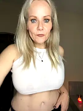 Sexual Lovable Doll online show from 11/15/25, 09:41