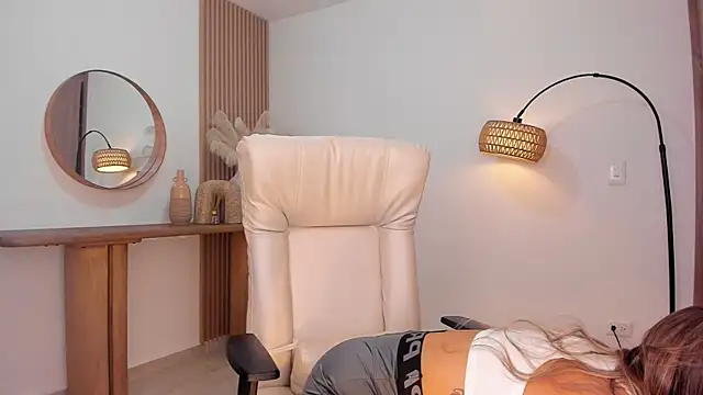 wandathompson  online show from 03/28/26, 10:05