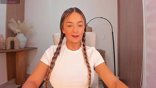 wandathompson  online show from 03/17/26, 10:07