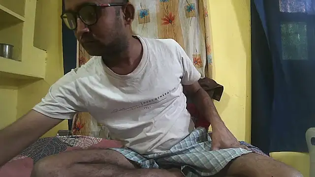 Snapshot of Cute_boy2000 chatting on 03/07/25, 10:35 Cute boy2000 online show from 03/07/25, 10:35