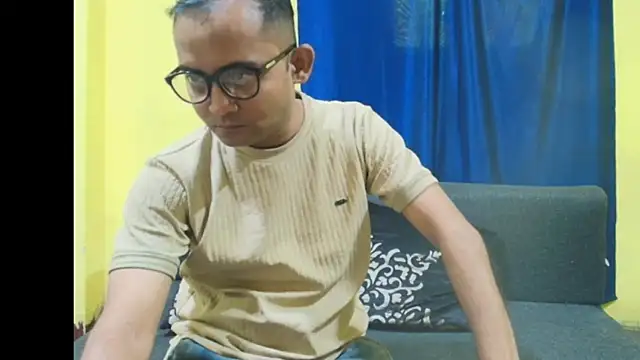 Snapshot of Cute_boy2000 chatting on 11/18/25, 05:44 Cute boy2000 online show from 11/18/25, 05:44