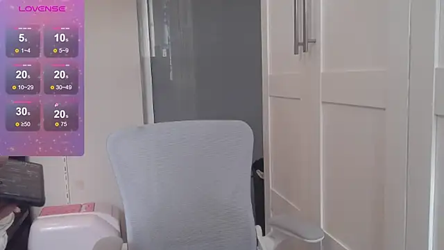 Snapshot of FluffyRainbowKity chatting on 09/26/25, 10:11 FluffyRainbowKity online show from 09/26/25, 10:11