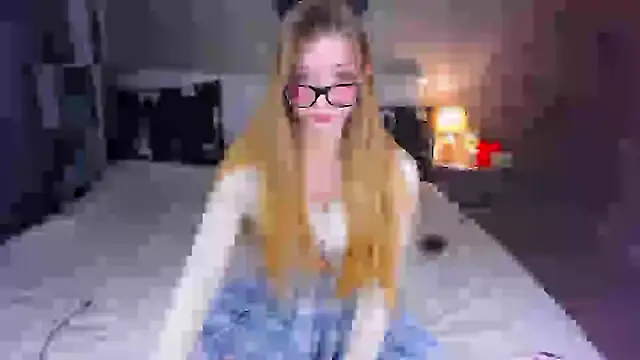 Snapshot of ShyBerryNelly chatting on 12/04/24, 07:00 ShyBerryNelly online show from 12/04/24, 07:00
