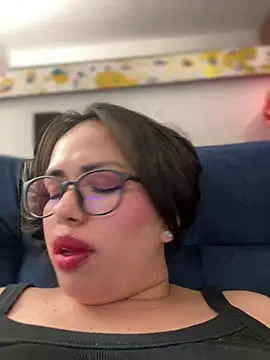 Snapshot of andra_rose chatting on 02/16/25, 03:05 andra rose online show from 02/16/25, 03:05