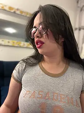 Snapshot of andra_rose chatting on 03/17/25, 11:13 andra rose online show from 03/17/25, 11:13