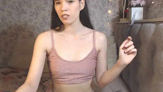 Snapshot of Nicole-Petite chatting on 12/18/24, 02:42 Nicole-Petite online show from 12/18/24, 02:42