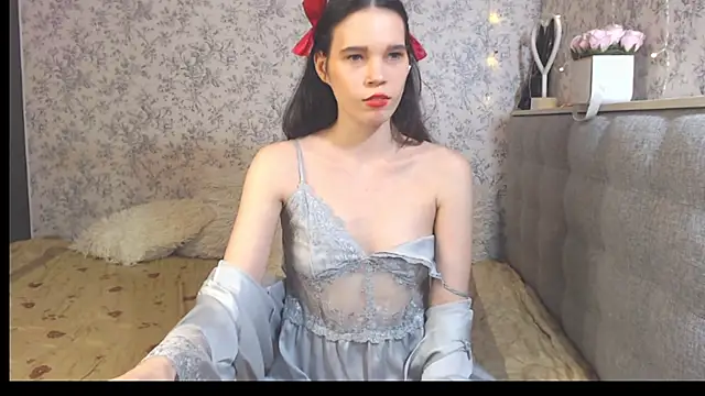 Snapshot of Nicole-Petite chatting on 01/22/25, 12:38 Nicole-Petite online show from 01/22/25, 12:38