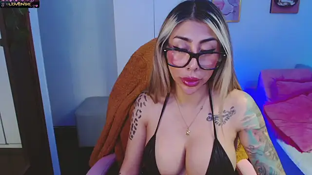 Martina Dash online show from 03/20/25, 12:19