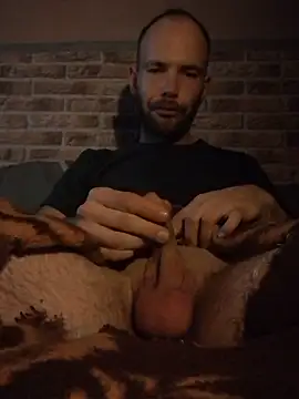 Adamvarga0318 online show from 02/04/25, 10:45