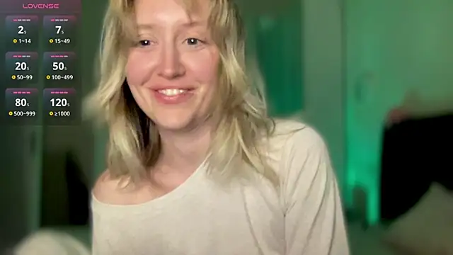 Snapshot of iilovetomatoes chatting on 10/29/25, 08:08 iilovetomatoes online show from 10/29/25, 08:08