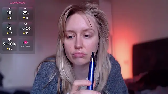 Snapshot of iilovetomatoes chatting on 12/18/25, 01:37 iilovetomatoes online show from 12/18/25, 01:37