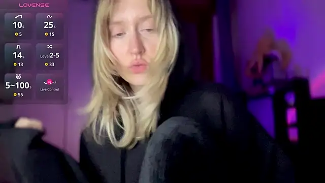 Snapshot of iilovetomatoes chatting on 11/10/25, 07:30 iilovetomatoes online show from 11/10/25, 07:30