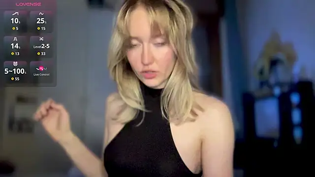 Snapshot of iilovetomatoes chatting on 10/31/25, 10:05 iilovetomatoes online show from 10/31/25, 10:05